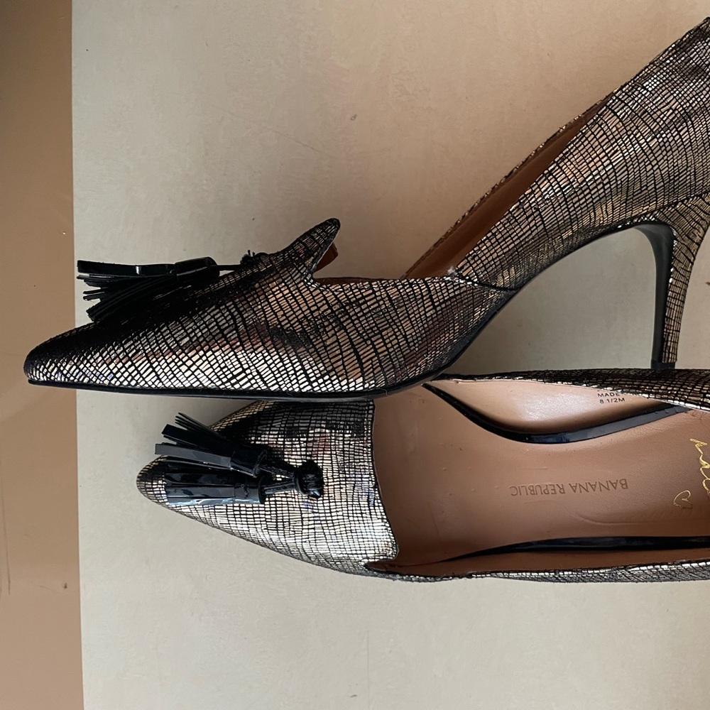 Banana Republic gold heels